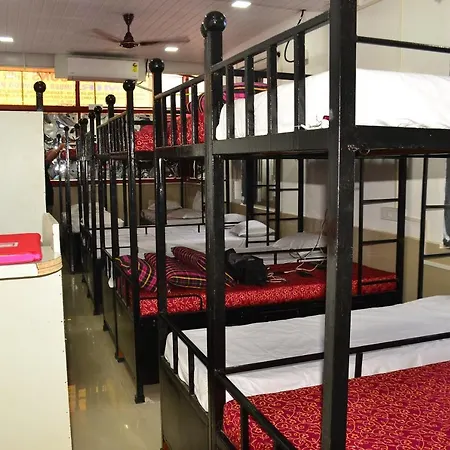 Hostel Yaan Gents