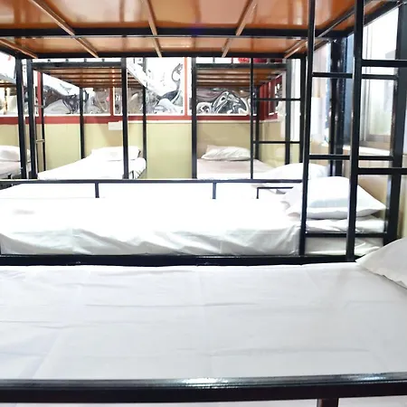 Yaan Gents Hostel *