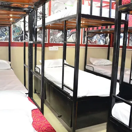 Yaan Gents Hostel *