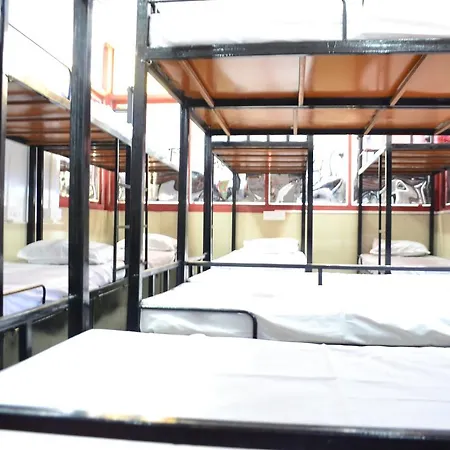 Hostel Yaan Gents