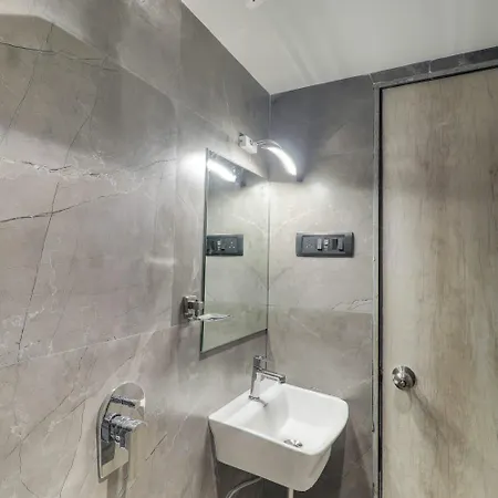 Guest house Luxury Embrace Near Exhibition Center Mumbai