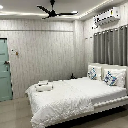 Basti 1 Chuim Village Khar West Apartment *