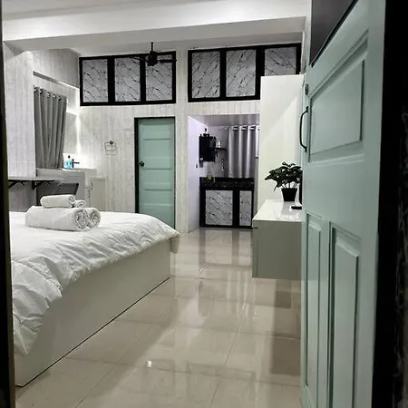 Apartment Basti 1 Chuim Village Khar West