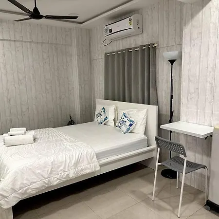 Apartment Basti 1 Chuim Village Khar West