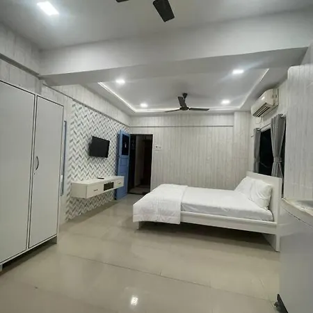 Apartment Basti 1 Chuim Village Khar West