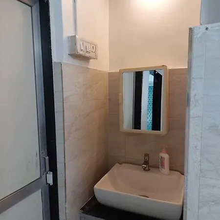 Rst's 1bhk Den * Mumbai
