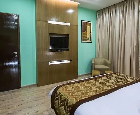 Hotel Ramada Powai & Convention Centre 5*
