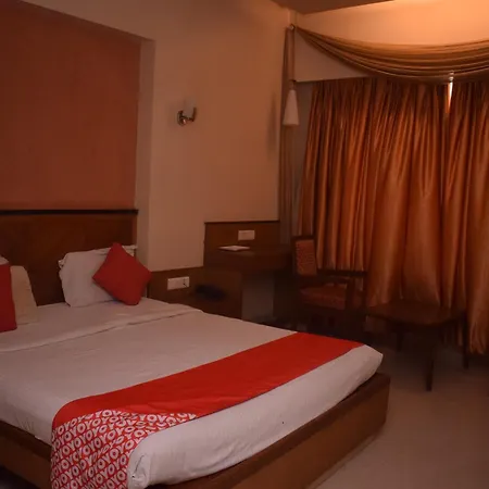 Dhiraj Hotel 3*