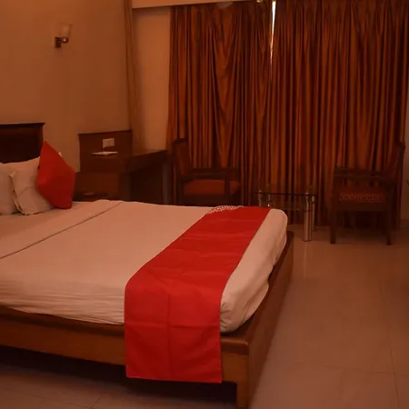 Dhiraj Hotel 3*