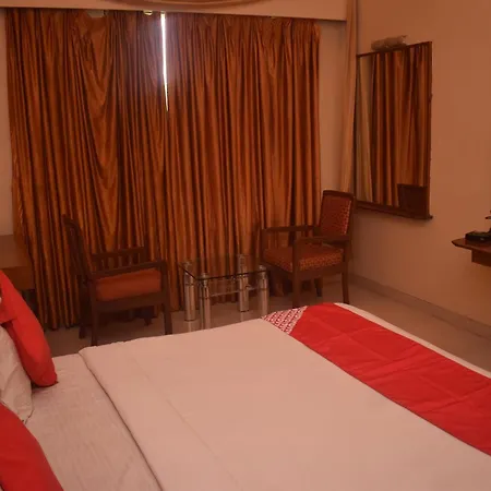 Dhiraj Hotel 3*