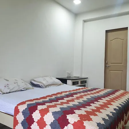 Bandar West : 2bhk Ocean Front * Mumbai