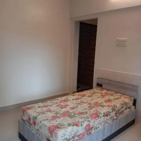 Apartment Khar West : 10 Th Road