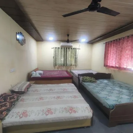 Hippie's Paradise Homestay *