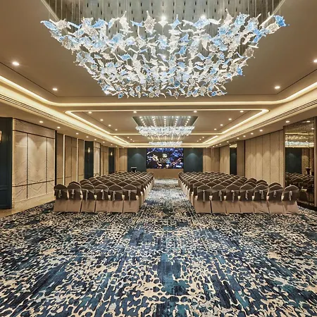 Radisson Goregaon 4*