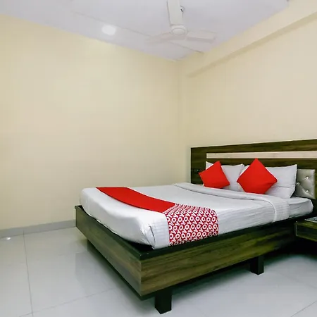 Hotel Oyo 23656 Parimeet Mumbai
