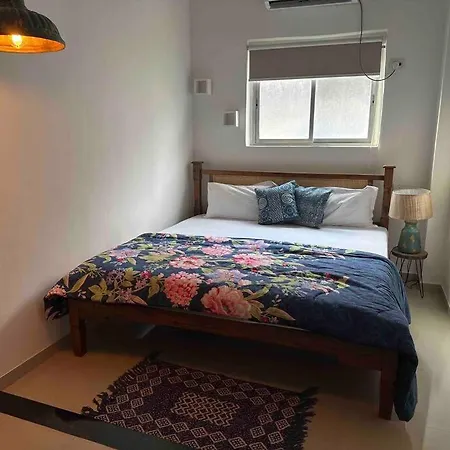 Basti 3 Waroda Road Veronica's Bandra W Apartment Mumbai