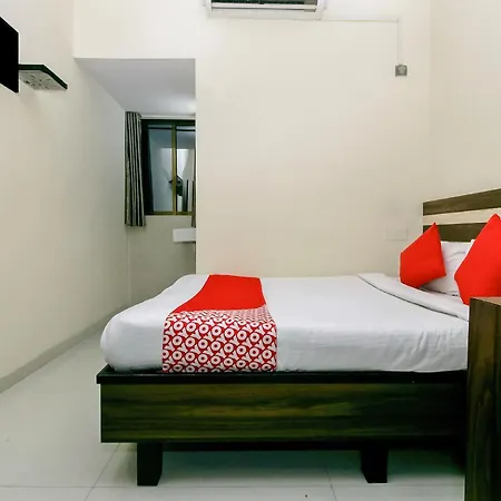 Oyo 23656 Parimeet Hotel