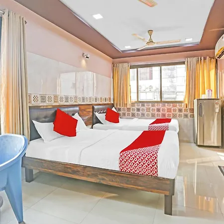 Oyo Flagship Pakeeza 4*