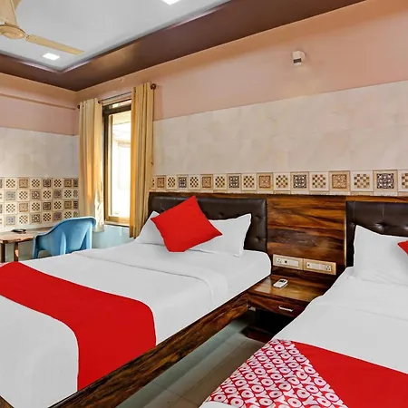 Oyo Flagship Pakeeza Hotel