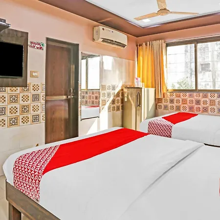 Oyo Flagship Pakeeza 4*