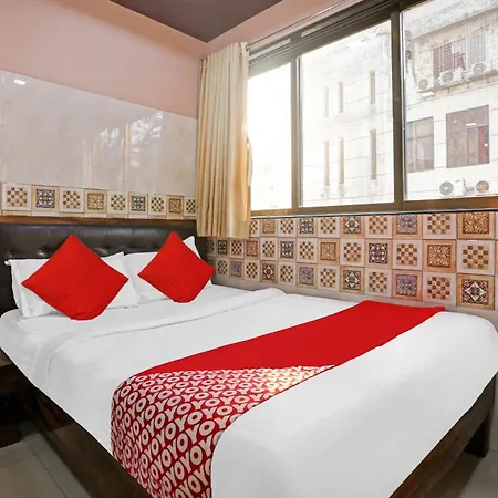 Hotel Oyo Flagship Pakeeza 4*