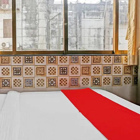 Hotel Oyo Flagship Pakeeza