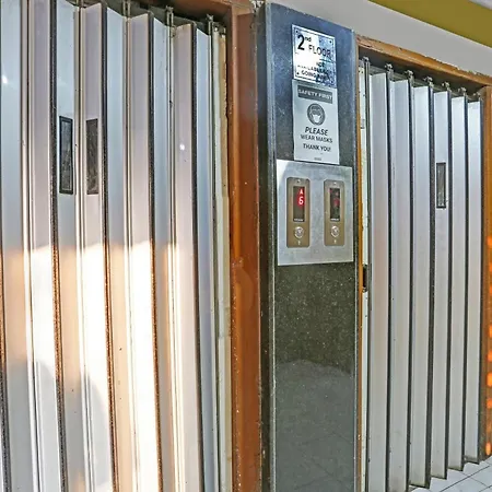 Oyo Flagship Pakeeza 4* Mumbai
