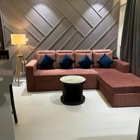 Boutique Lodha Opposite Gcc Apartment *