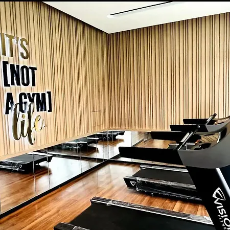 Boutique Lodha Opposite Gcc Apartment *