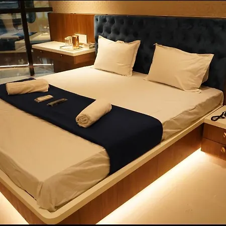 Elegance Hotel 4*