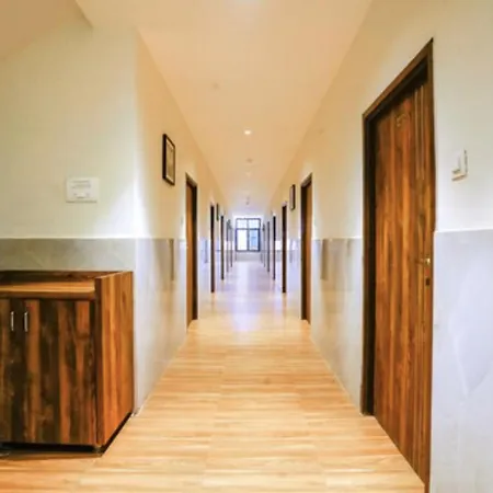 Hotel Moon Lite Residency - Marve Road Malad West - Premium Couple Friendly Mumbai