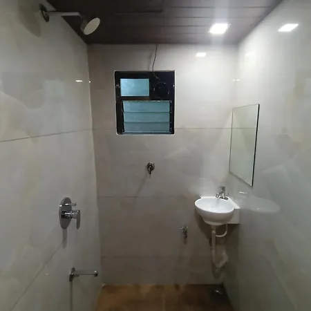 Moon Lite Residency - Marve Road Malad West - Premium Couple Friendly Hotel 2*