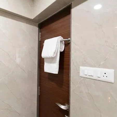 Modern, Elegant, Serene 2bhk Near Bkc & Airport *