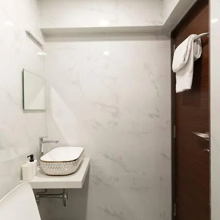 Modern, Elegant, Serene 2bhk Near Bkc & Airport *