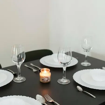 Apartment Modern, Elegant, Serene 2bhk Near Bkc & Airport *