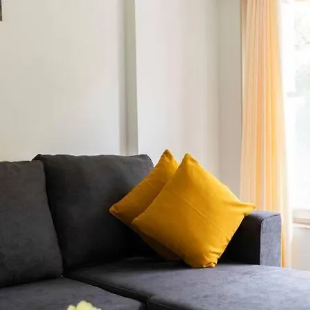 Modern, Elegant, Serene 2bhk Near Bkc & Airport *