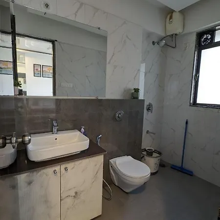 Lavish Miami Hideout L Urban Escape L City View Apartment Mumbai