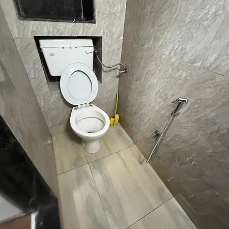 Budget Friendly 2bhk Flat At Pali Hill Bandra * Mumbai