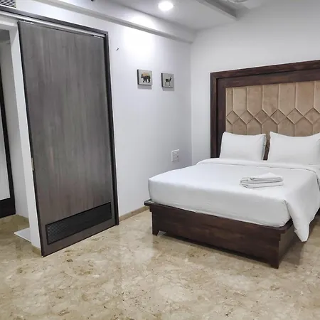 Premium In Hiranandani Powai By Maxxvalue - Chitranjan Aparthotel Mumbai