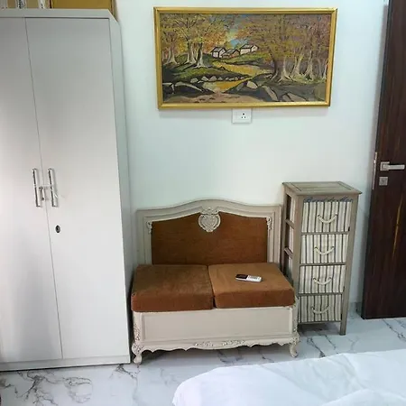 Chic - Bright 1 Bhk Close To Lilavati Hospital, Bandra West 602 * Mumbai