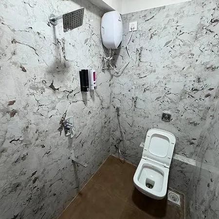 Apartment Chic - Bright 1 Bhk Close To Lilavati Hospital, Bandra West 602