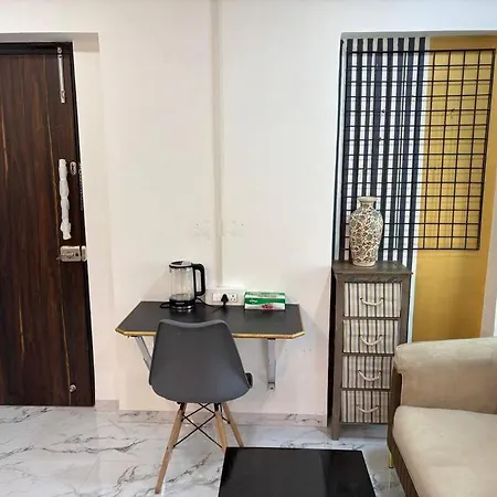 Chic - Bright 1 Bhk Close To Lilavati Hospital, Bandra West 602 Apartment