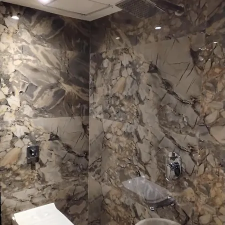 New Wind Flower Residency Hotel *