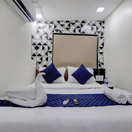 Parle Capsule hotel