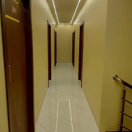 Hotel Glitz Powai - Nr Iit *