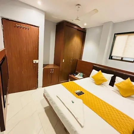 Hotel Glitz Powai - Nr Iit