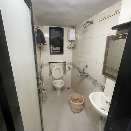 Apartment Linking Road Bandra West Main Shopping Area Location Centre Near To Station Bandra Airport Domestic International 24 Hours Easy To Commute Anywhere Transport Available