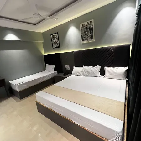 Dhanvantari Luxury Near Kokilaben Dhirubhai Ambani Hospital Hotel Mumbai