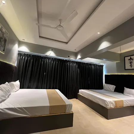 Hotel Dhanvantari Luxury Near Kokilaben Dhirubhai Ambani Hospital 3*