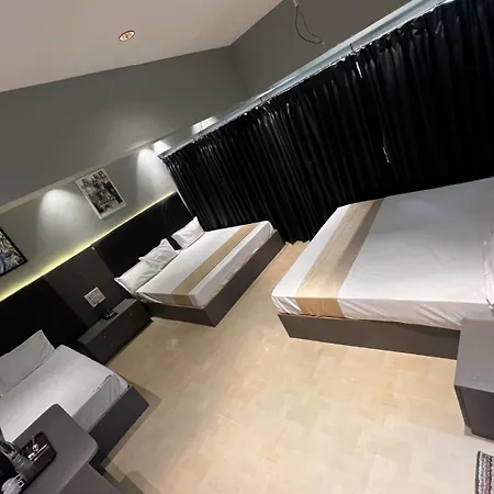 Hotel Dhanvantari Luxury Near Kokilaben Dhirubhai Ambani Hospital